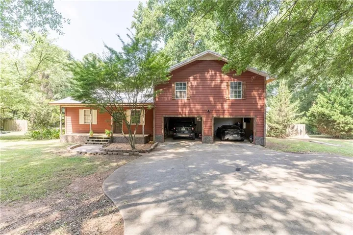 Roomy 4 BRM, 3 Baths