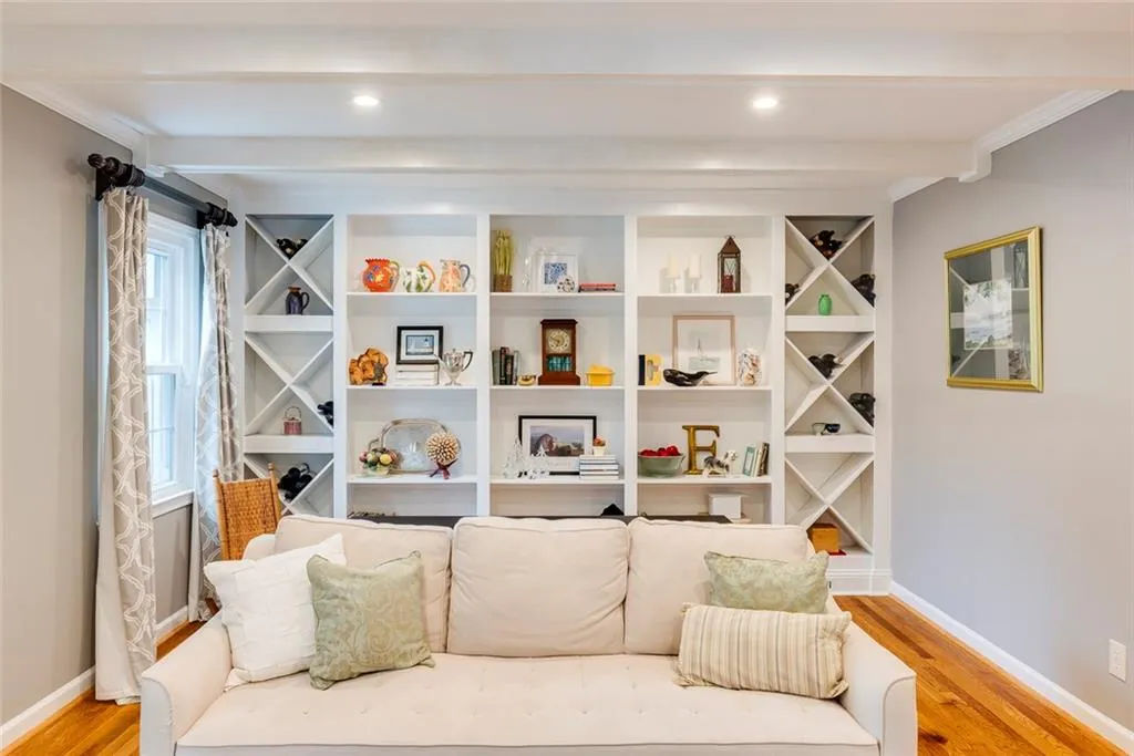 Sandy Springs, Georgia 30328, 4 Bedrooms Bedrooms, ,2 BathroomsBathrooms,Residential,Sold,7347982