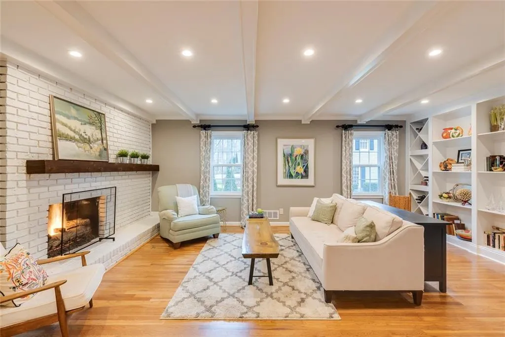 Sandy Springs, Georgia 30328, 4 Bedrooms Bedrooms, ,2 BathroomsBathrooms,Residential,Sold,7347982