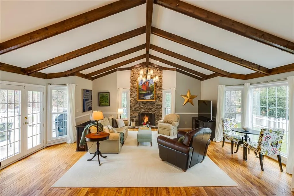 Sandy Springs, Georgia 30328, 4 Bedrooms Bedrooms, ,2 BathroomsBathrooms,Residential,Sold,7347982