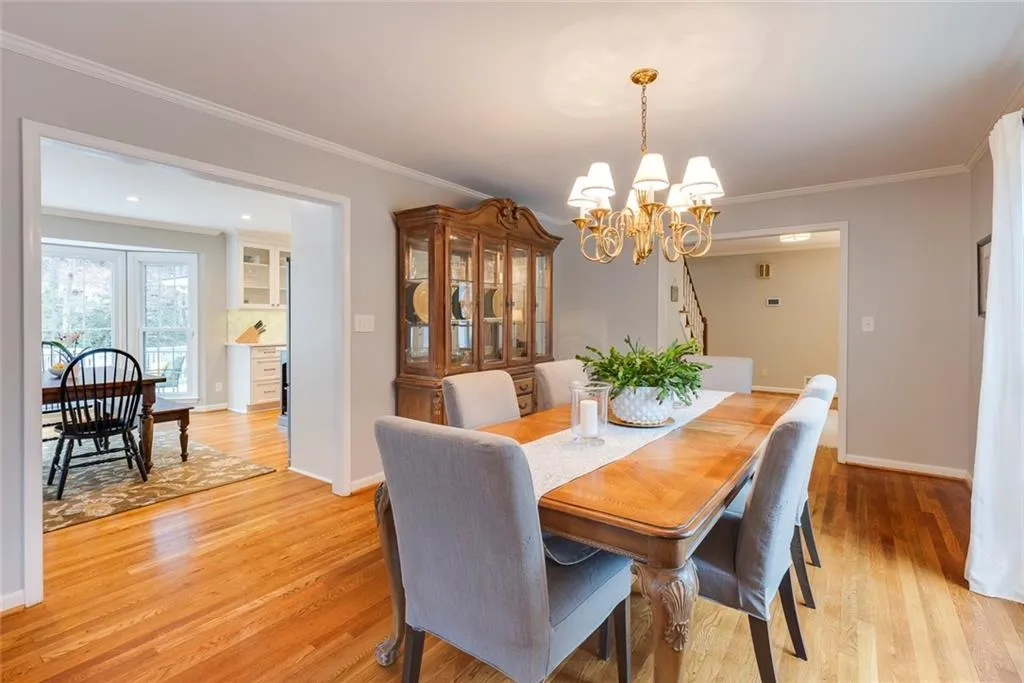 Sandy Springs, Georgia 30328, 4 Bedrooms Bedrooms, ,2 BathroomsBathrooms,Residential,Sold,7347982