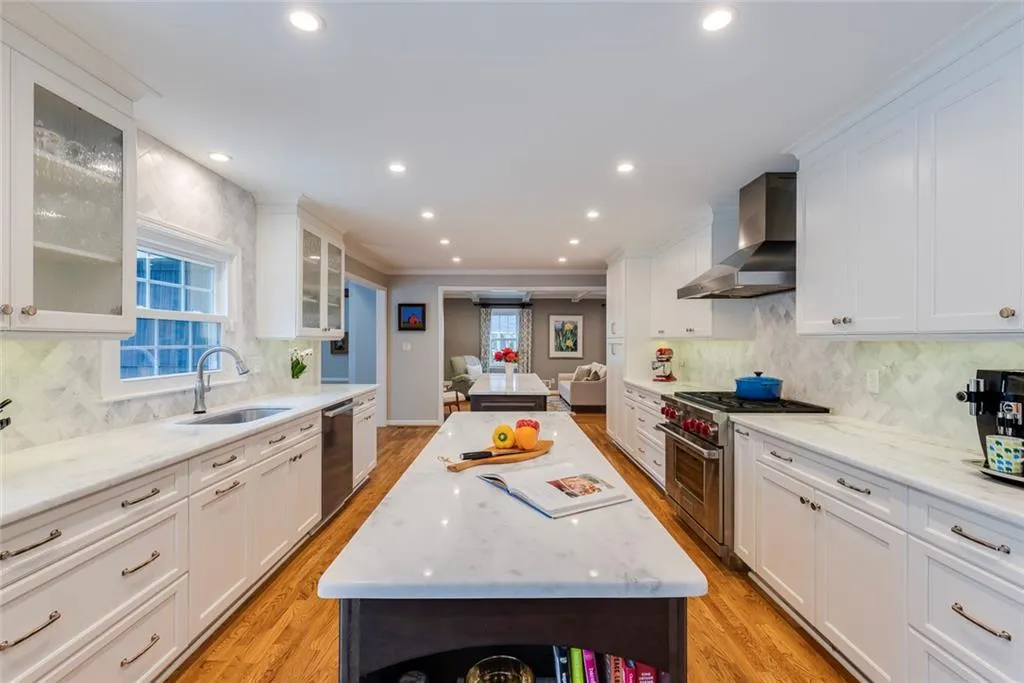 Sandy Springs, Georgia 30328, 4 Bedrooms Bedrooms, ,2 BathroomsBathrooms,Residential,Sold,7347982