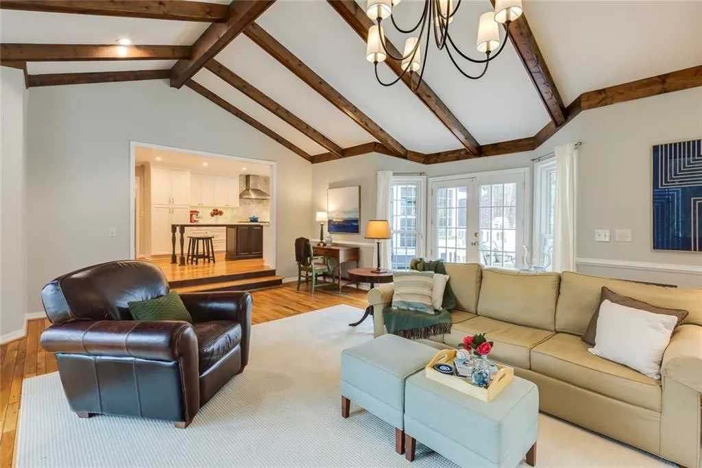 Sandy Springs, Georgia 30328, 4 Bedrooms Bedrooms, ,2 BathroomsBathrooms,Residential,Sold,7347982