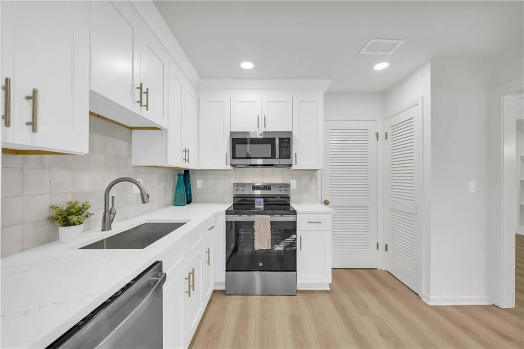 1 N Boundary Place Nw, Atlanta, Georgia 30318, 3 Bedrooms Bedrooms, ,2 BathroomsBathrooms,Residential,For Sale,1 N Boundary Place Nw,7587236