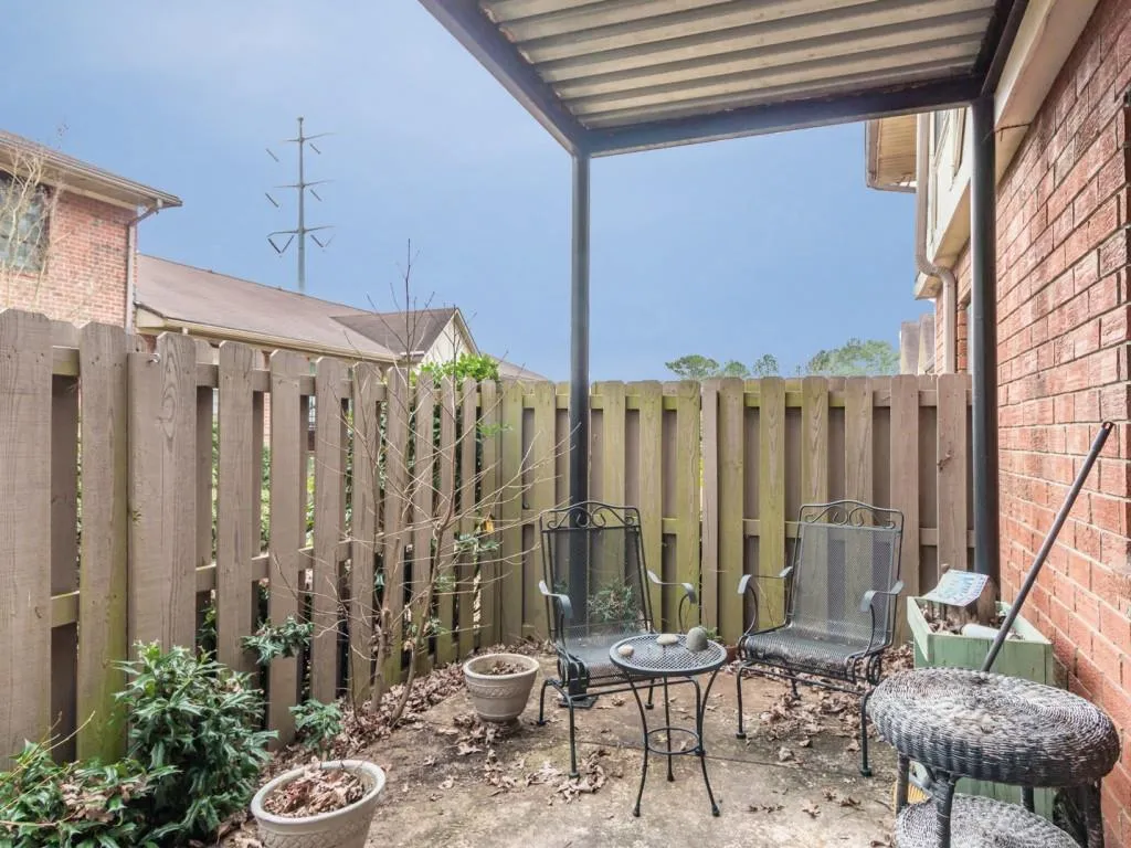 6851 Roswell Road Unit A-9, Atlanta, Georgia 30328, 3 Bedrooms Bedrooms, ,2 BathroomsBathrooms,Residential,Sold,6851 Roswell Road Unit A-9,5643274