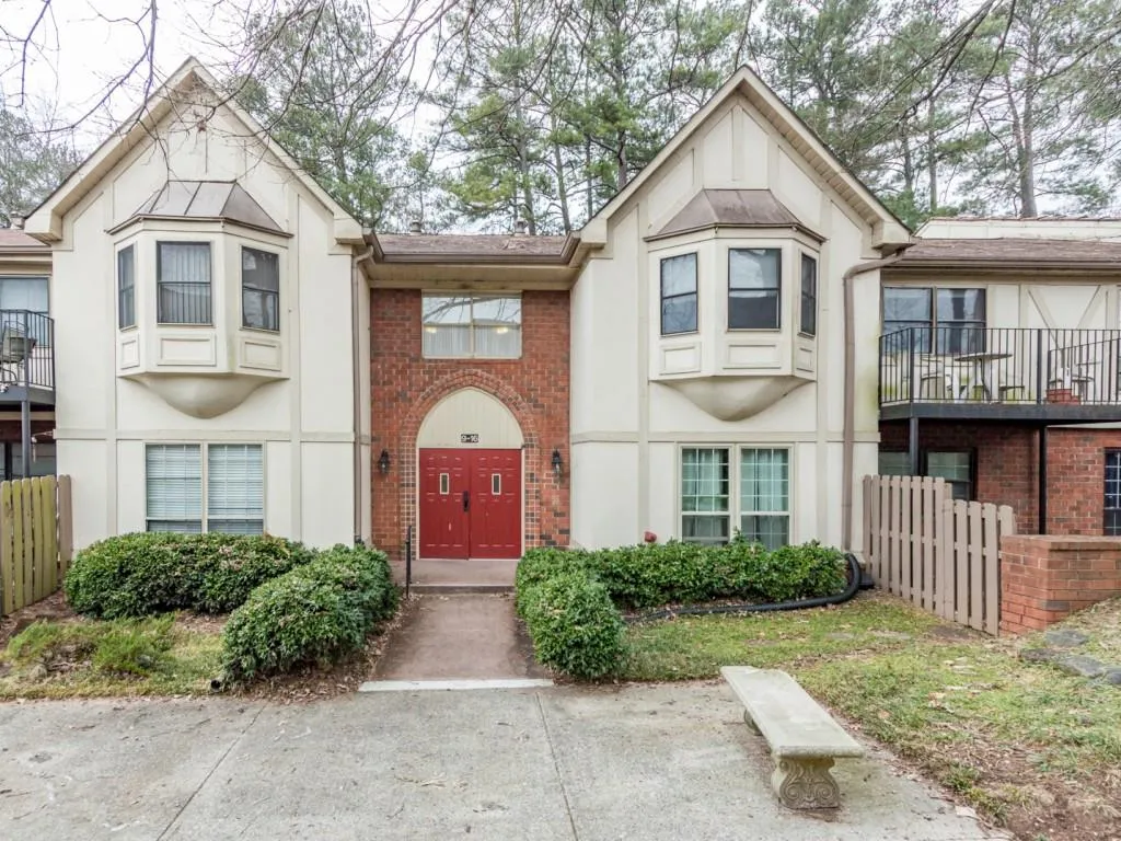6851 Roswell Road Unit A-9, Atlanta, Georgia 30328, 3 Bedrooms Bedrooms, ,2 BathroomsBathrooms,Residential,Sold,6851 Roswell Road Unit A-9,5643274