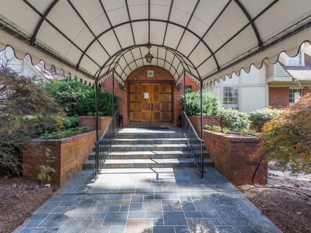 6851 Roswell Road Unit A-9, Atlanta, Georgia 30328, 3 Bedrooms Bedrooms, ,2 BathroomsBathrooms,Residential,Sold,6851 Roswell Road Unit A-9,5643274