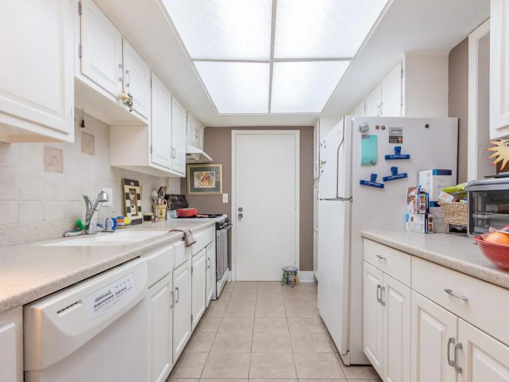 6851 Roswell Road Unit A-9, Atlanta, Georgia 30328, 3 Bedrooms Bedrooms, ,2 BathroomsBathrooms,Residential,Sold,6851 Roswell Road Unit A-9,5643274