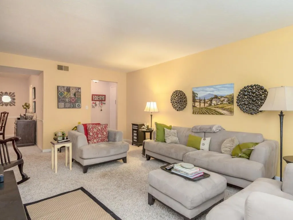 6851 Roswell Road Unit A-9, Atlanta, Georgia 30328, 3 Bedrooms Bedrooms, ,2 BathroomsBathrooms,Residential,Sold,6851 Roswell Road Unit A-9,5643274