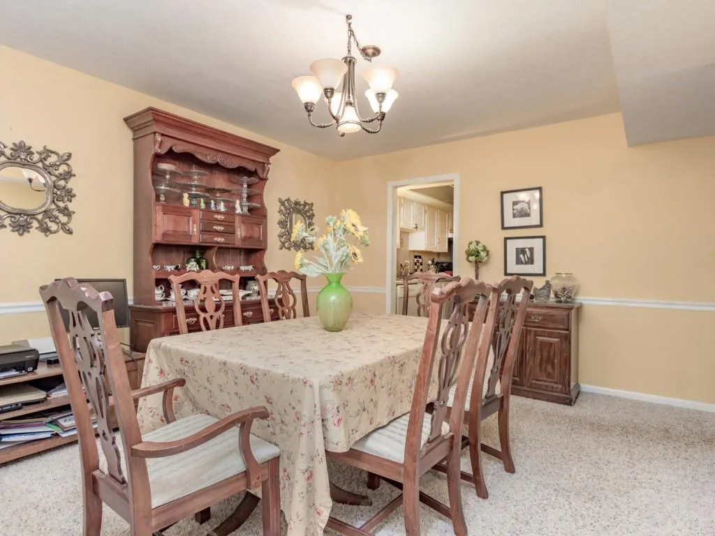 6851 Roswell Road Unit A-9, Atlanta, Georgia 30328, 3 Bedrooms Bedrooms, ,2 BathroomsBathrooms,Residential,Sold,6851 Roswell Road Unit A-9,5643274