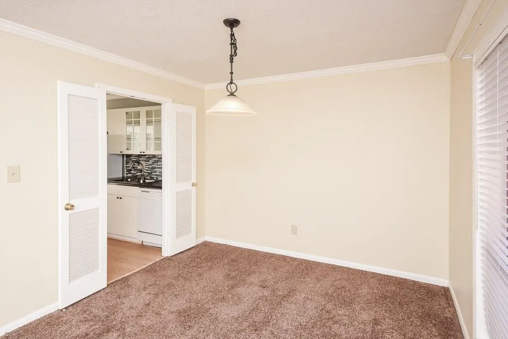 8740 Roswell Road Unit 4a, Sandy Springs, Georgia 30350, 2 Bedrooms Bedrooms, ,2 BathroomsBathrooms,Residential,Sold,8740 Roswell Road Unit 4a,5633396