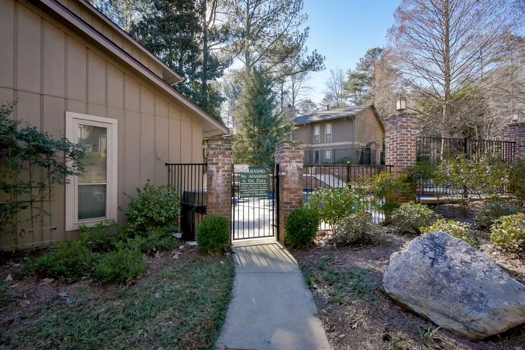 8740 Roswell Road Unit 4a, Sandy Springs, Georgia 30350, 2 Bedrooms Bedrooms, ,2 BathroomsBathrooms,Residential,Sold,8740 Roswell Road Unit 4a,5633396