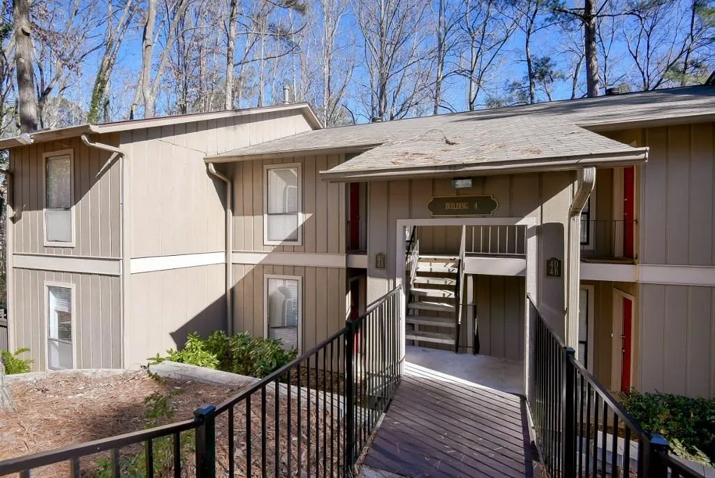 8740 Roswell Road Unit 4a, Sandy Springs, Georgia 30350, 2 Bedrooms Bedrooms, ,2 BathroomsBathrooms,Residential,Sold,8740 Roswell Road Unit 4a,5633396