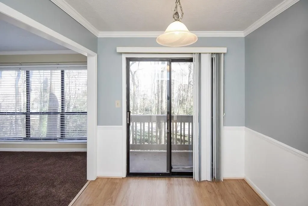 8740 Roswell Road Unit 4a, Sandy Springs, Georgia 30350, 2 Bedrooms Bedrooms, ,2 BathroomsBathrooms,Residential,Sold,8740 Roswell Road Unit 4a,5633396