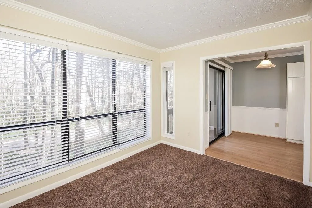 8740 Roswell Road Unit 4a, Sandy Springs, Georgia 30350, 2 Bedrooms Bedrooms, ,2 BathroomsBathrooms,Residential,Sold,8740 Roswell Road Unit 4a,5633396