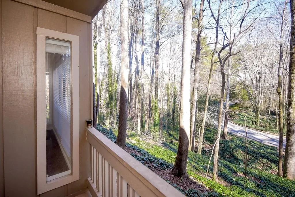 8740 Roswell Road Unit 4a, Sandy Springs, Georgia 30350, 2 Bedrooms Bedrooms, ,2 BathroomsBathrooms,Residential,Sold,8740 Roswell Road Unit 4a,5633396