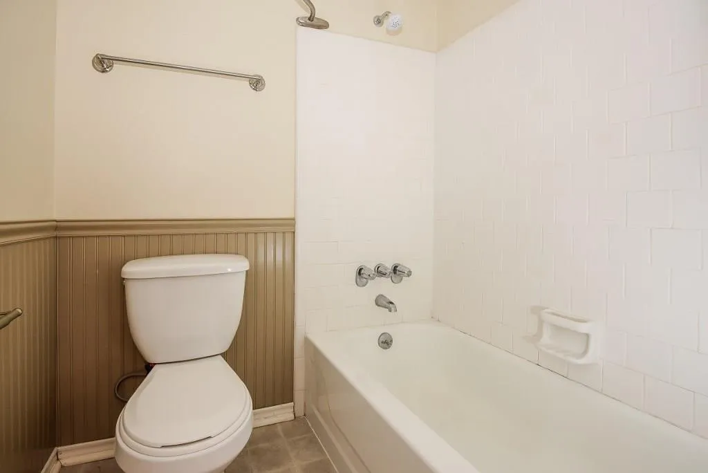 8740 Roswell Road Unit 4a, Sandy Springs, Georgia 30350, 2 Bedrooms Bedrooms, ,2 BathroomsBathrooms,Residential,Sold,8740 Roswell Road Unit 4a,5633396