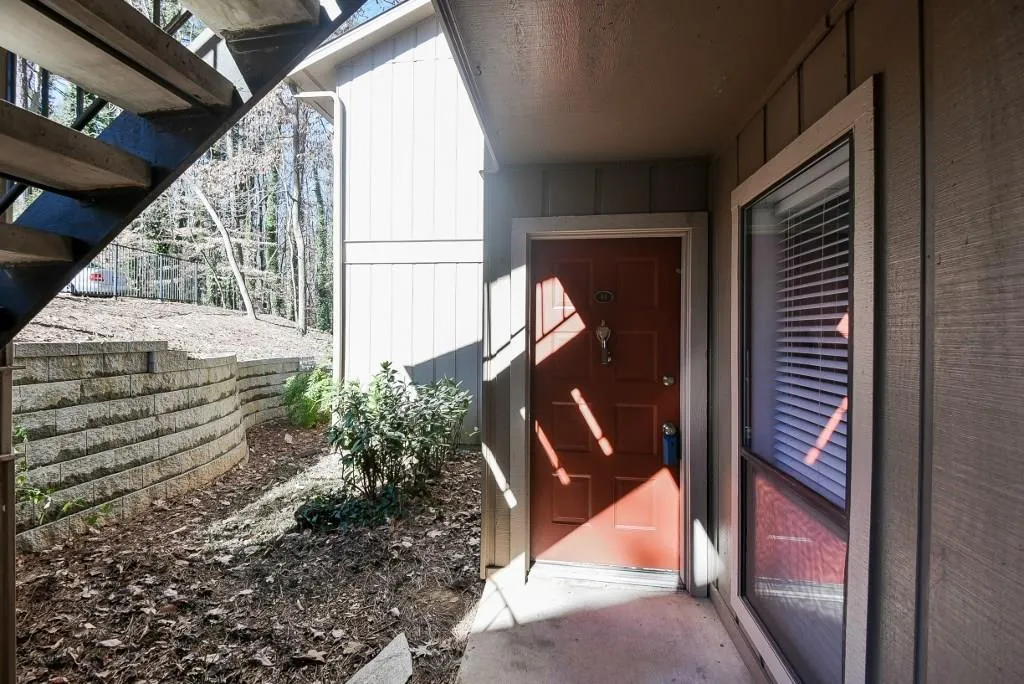 8740 Roswell Road Unit 4a, Sandy Springs, Georgia 30350, 2 Bedrooms Bedrooms, ,2 BathroomsBathrooms,Residential,Sold,8740 Roswell Road Unit 4a,5633396