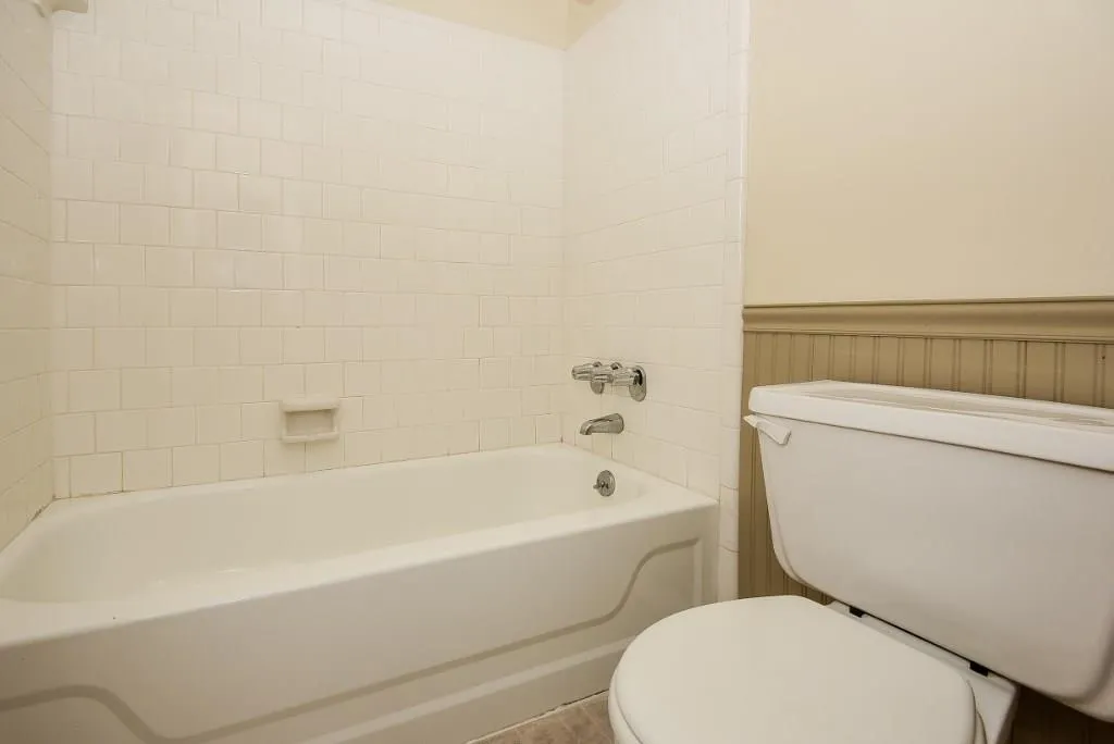 8740 Roswell Road Unit 4a, Sandy Springs, Georgia 30350, 2 Bedrooms Bedrooms, ,2 BathroomsBathrooms,Residential,Sold,8740 Roswell Road Unit 4a,5633396