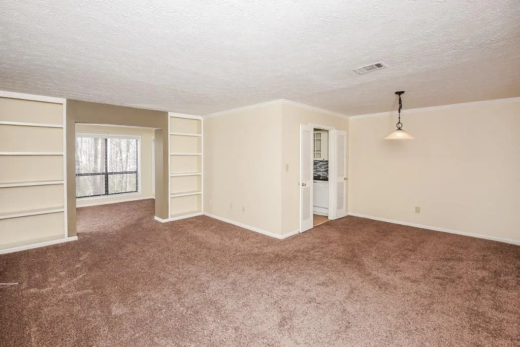 8740 Roswell Road Unit 4a, Sandy Springs, Georgia 30350, 2 Bedrooms Bedrooms, ,2 BathroomsBathrooms,Residential,Sold,8740 Roswell Road Unit 4a,5633396