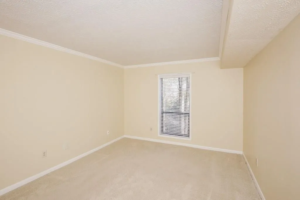 8740 Roswell Road Unit 4a, Sandy Springs, Georgia 30350, 2 Bedrooms Bedrooms, ,2 BathroomsBathrooms,Residential,Sold,8740 Roswell Road Unit 4a,5633396