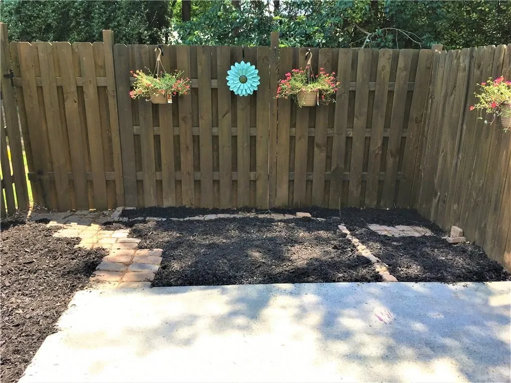 2304 Queen Anne Court, Sandy Springs, Georgia 30350, 2 Bedrooms Bedrooms, ,2 BathroomsBathrooms,Residential,Sold,2304 Queen Anne Court,5885027