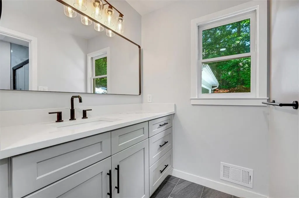 Guest Full Bath