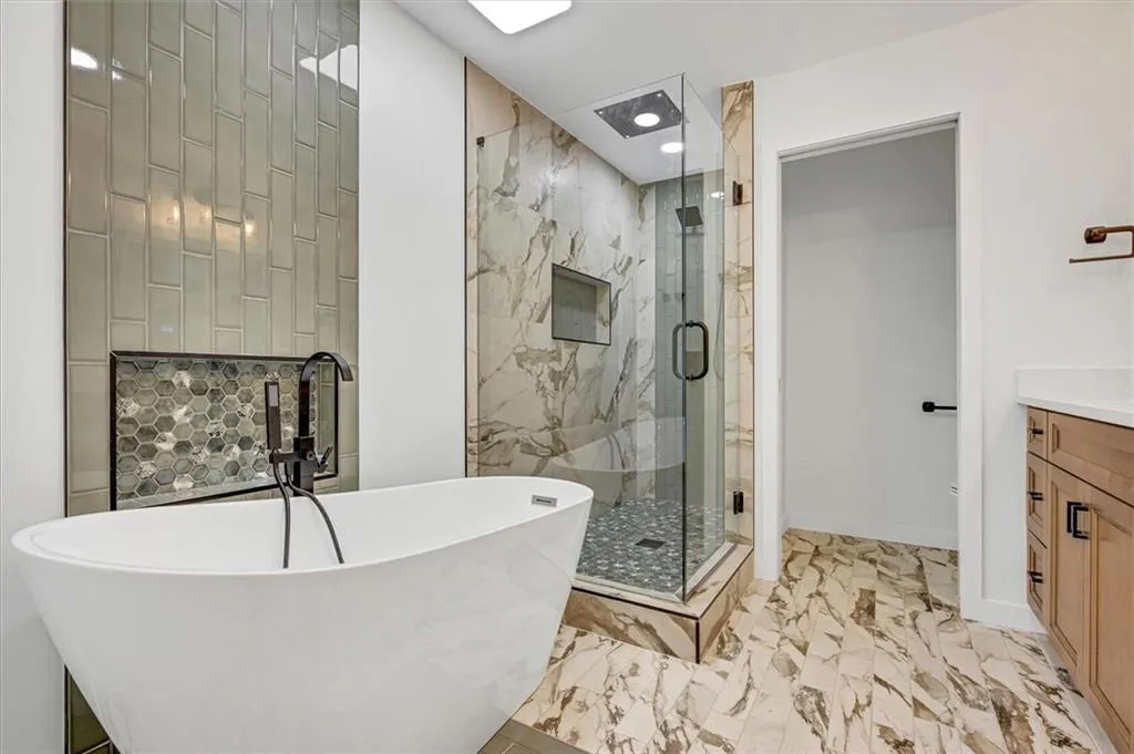 Soaking tub, primary bath