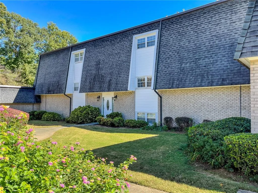 5145 Chemin De Vie, Sandy Springs, Georgia 30342, 2 Bedrooms Bedrooms, ,2 BathroomsBathrooms,Residential,Sold,5145 Chemin De Vie,6959315