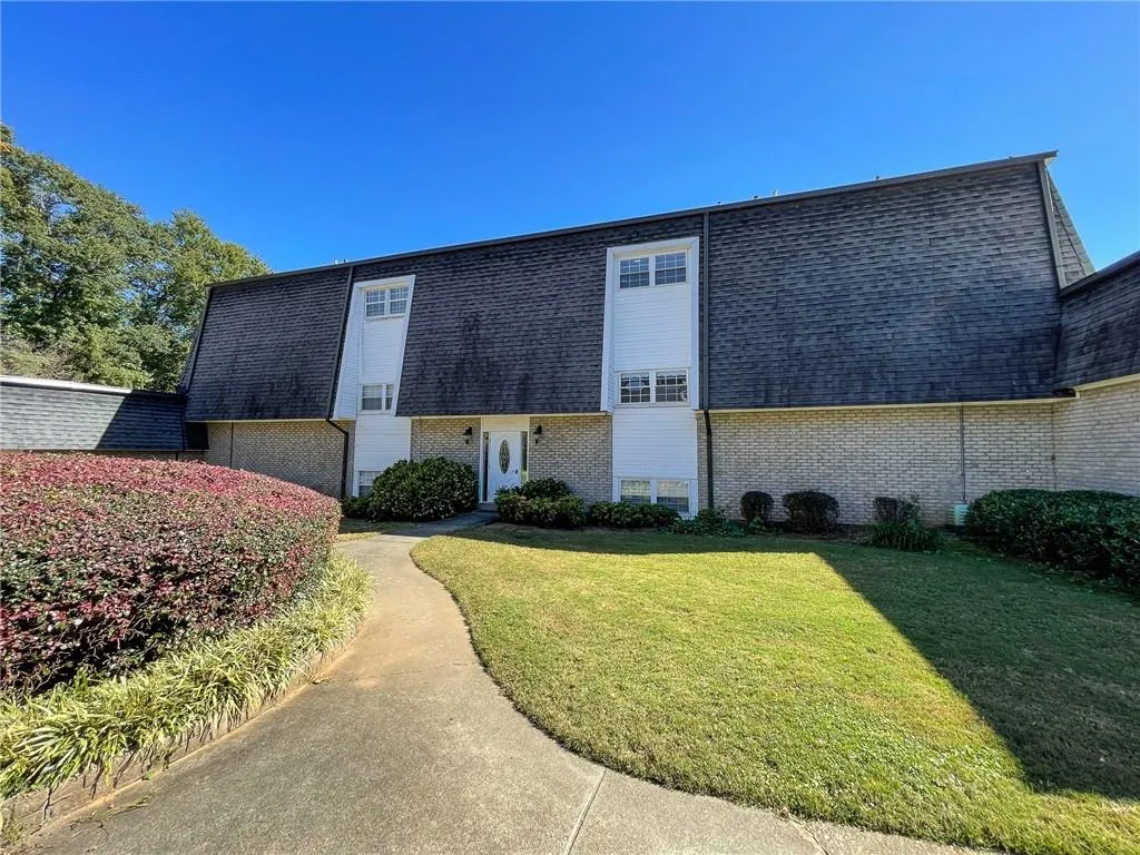5145 Chemin De Vie, Sandy Springs, Georgia 30342, 2 Bedrooms Bedrooms, ,2 BathroomsBathrooms,Residential,Sold,5145 Chemin De Vie,6959315