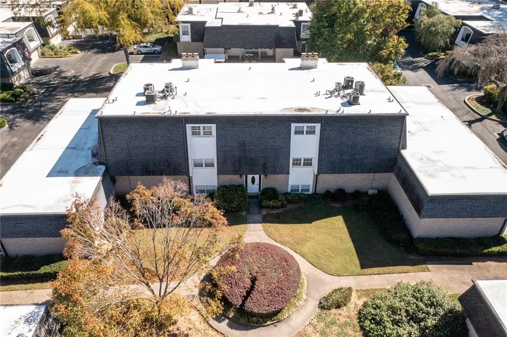 5145 Chemin De Vie, Sandy Springs, Georgia 30342, 2 Bedrooms Bedrooms, ,2 BathroomsBathrooms,Residential,Sold,5145 Chemin De Vie,6959315