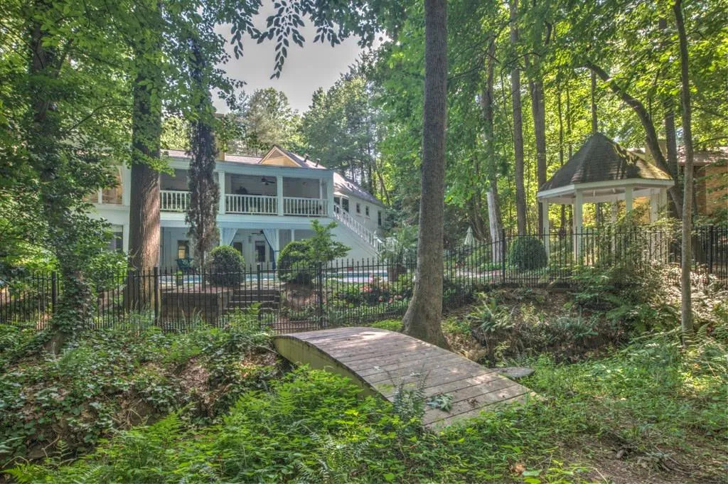 585 Idlewood Drive, Atlanta, Georgia 30327, 6 Bedrooms Bedrooms, ,5 BathroomsBathrooms,Residential,Sold,585 Idlewood Drive,5697225