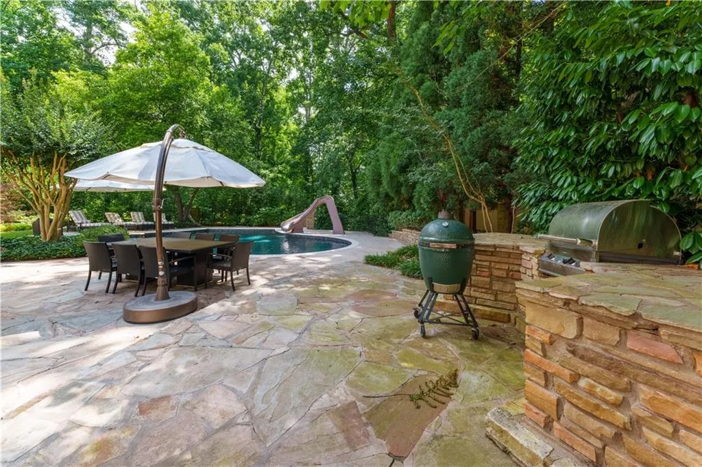 875 Marseilles Drive, Sandy Springs, Georgia 30327, 6 Bedrooms Bedrooms, ,7 BathroomsBathrooms,Residential,Sold,875 Marseilles Drive,7416918