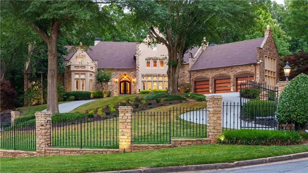 875 Marseilles Drive, Sandy Springs, Georgia 30327, 6 Bedrooms Bedrooms, ,7 BathroomsBathrooms,Residential,Sold,875 Marseilles Drive,7416918