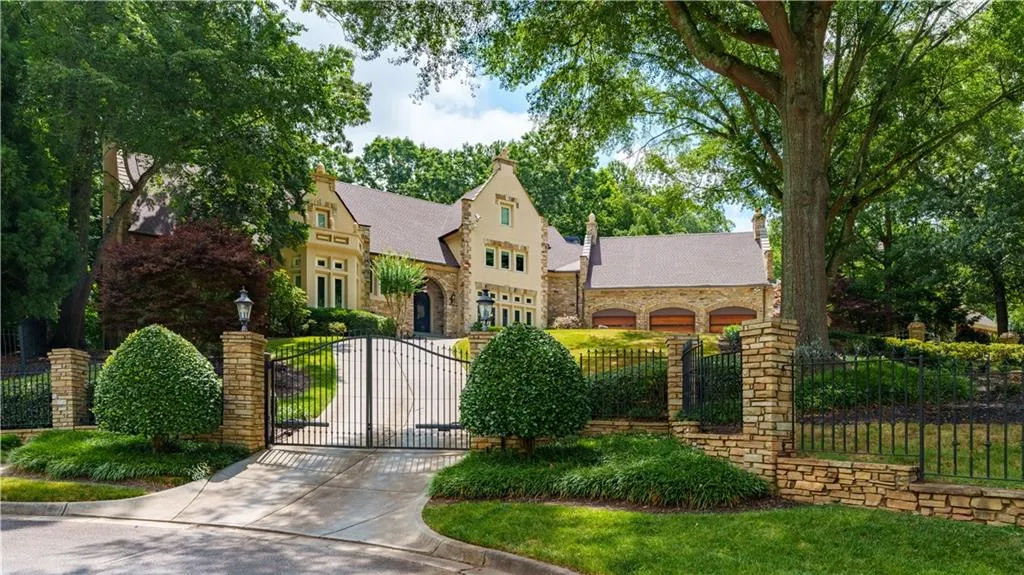 875 Marseilles Drive, Sandy Springs, Georgia 30327, 6 Bedrooms Bedrooms, ,7 BathroomsBathrooms,Residential,Sold,875 Marseilles Drive,7416918