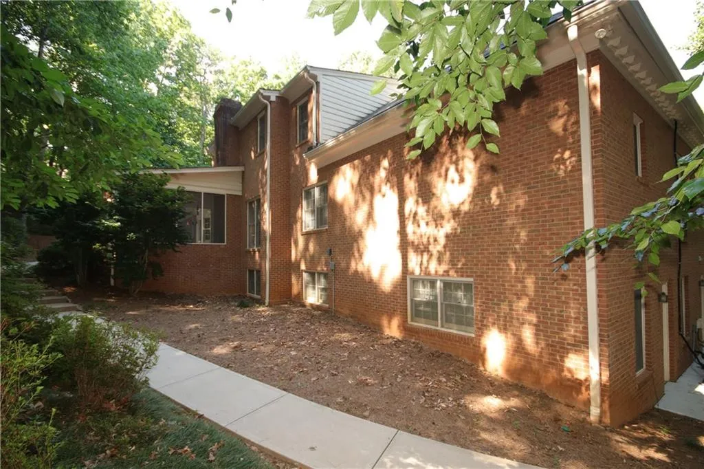 685 Bittersweet Trail, Sandy Springs, Georgia 30350, 5 Bedrooms Bedrooms, ,4 BathroomsBathrooms,Residential,Sold,685 Bittersweet Trail,5792019