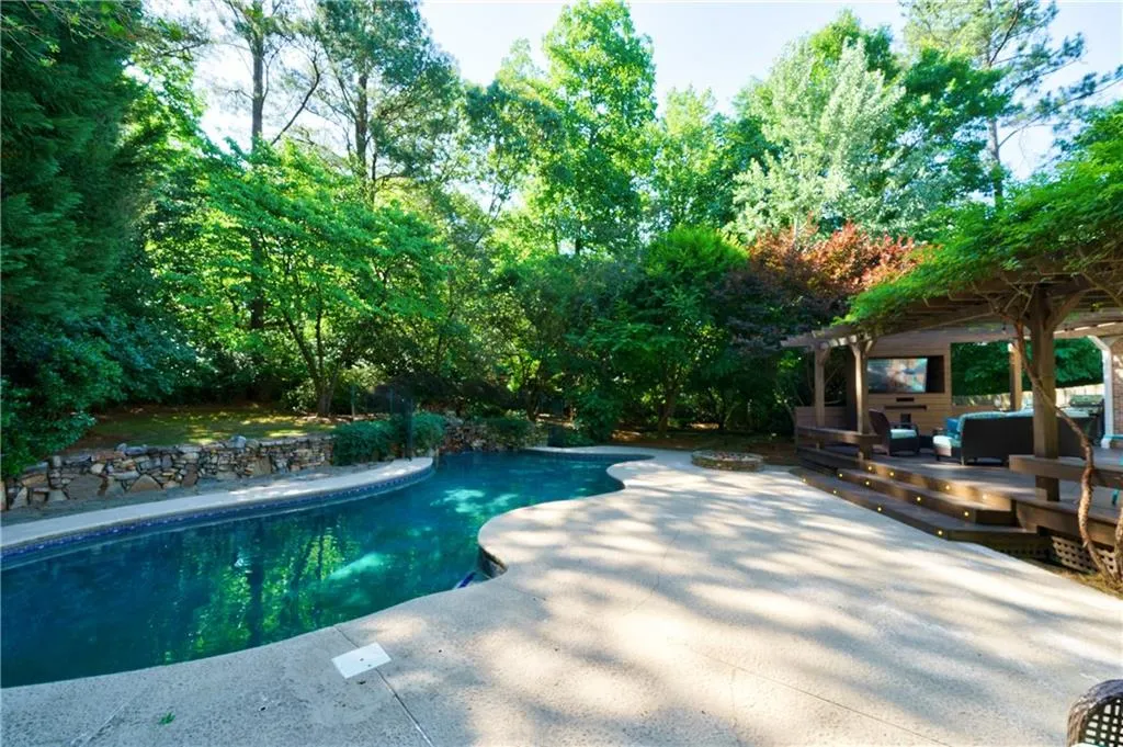 305 Drummen Court, Atlanta, Georgia 30328, 4 Bedrooms Bedrooms, ,3 BathroomsBathrooms,Residential,Sold,305 Drummen Court,7049471