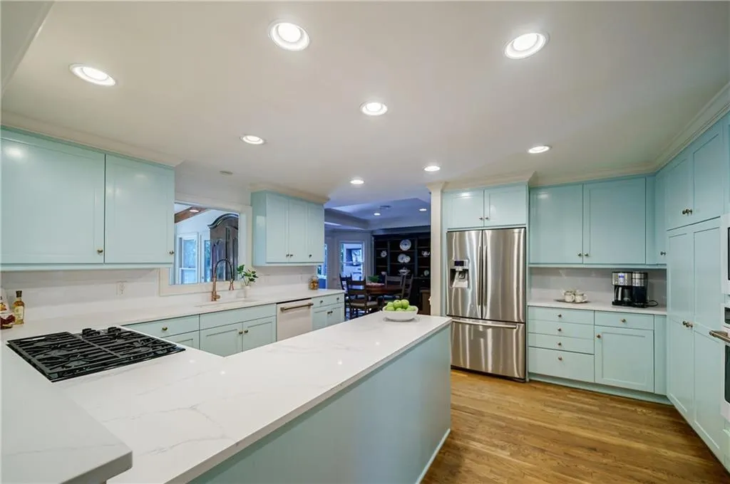 305 Drummen Court, Atlanta, Georgia 30328, 4 Bedrooms Bedrooms, ,3 BathroomsBathrooms,Residential,Sold,305 Drummen Court,7049471