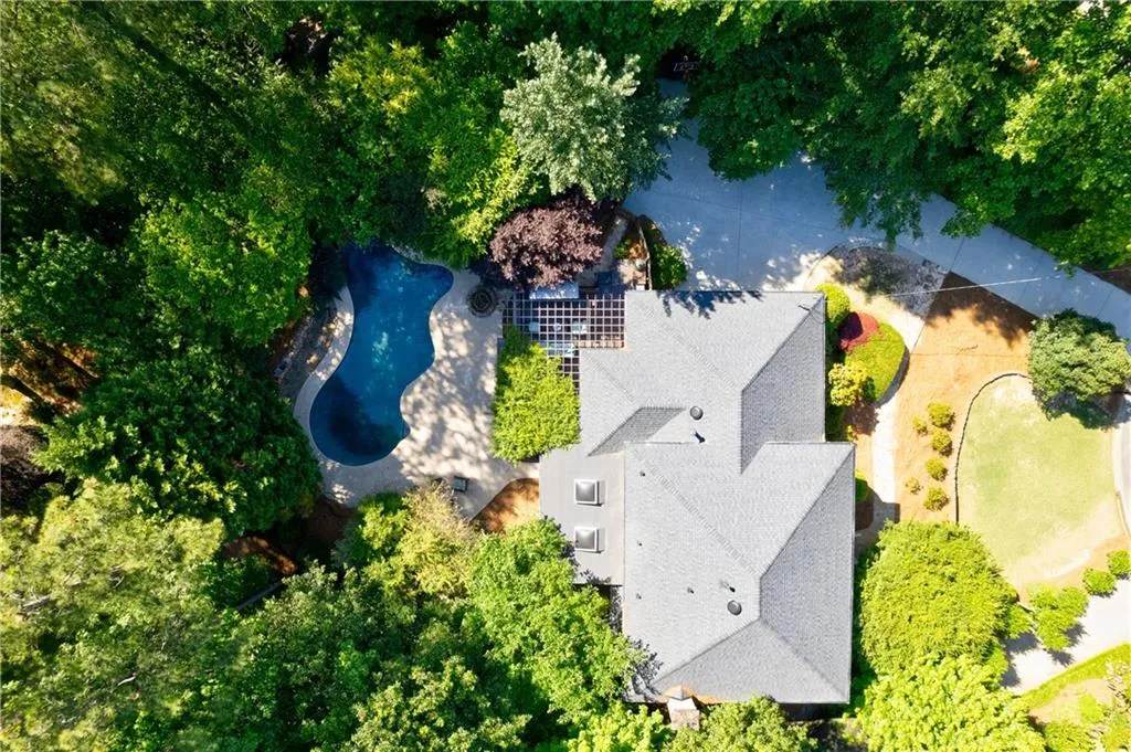 305 Drummen Court, Atlanta, Georgia 30328, 4 Bedrooms Bedrooms, ,3 BathroomsBathrooms,Residential,Sold,305 Drummen Court,7049471