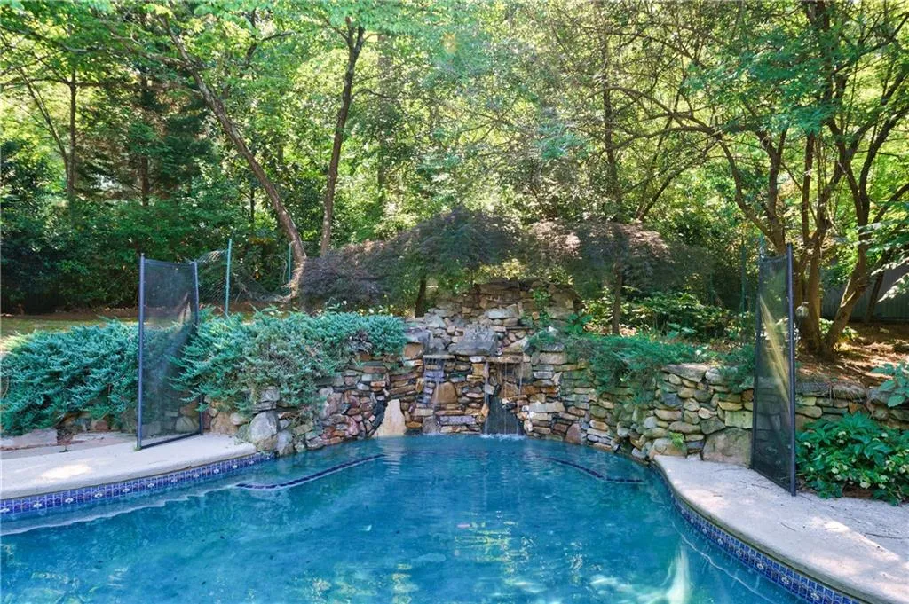 305 Drummen Court, Atlanta, Georgia 30328, 4 Bedrooms Bedrooms, ,3 BathroomsBathrooms,Residential,Sold,305 Drummen Court,7049471