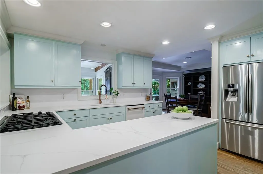 305 Drummen Court, Atlanta, Georgia 30328, 4 Bedrooms Bedrooms, ,3 BathroomsBathrooms,Residential,Sold,305 Drummen Court,7049471