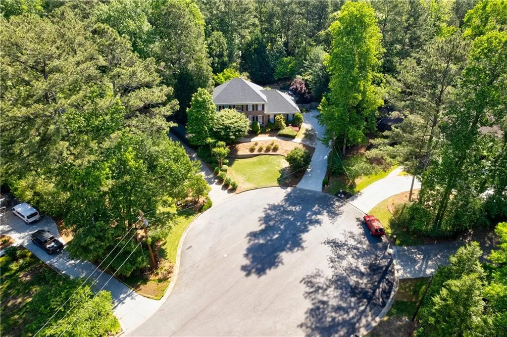 305 Drummen Court, Atlanta, Georgia 30328, 4 Bedrooms Bedrooms, ,3 BathroomsBathrooms,Residential,Sold,305 Drummen Court,7049471