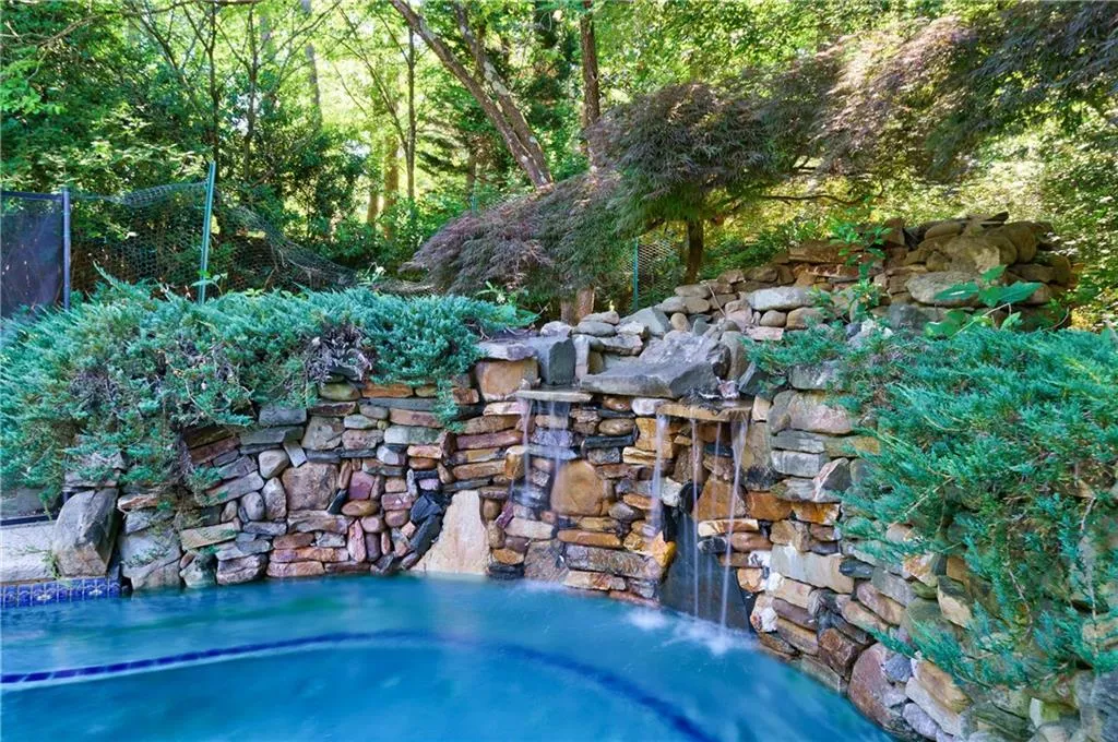 305 Drummen Court, Atlanta, Georgia 30328, 4 Bedrooms Bedrooms, ,3 BathroomsBathrooms,Residential,Sold,305 Drummen Court,7049471