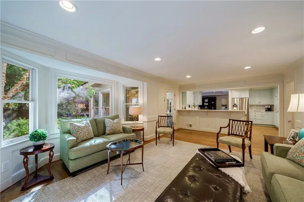 305 Drummen Court, Atlanta, Georgia 30328, 4 Bedrooms Bedrooms, ,3 BathroomsBathrooms,Residential,Sold,305 Drummen Court,7049471