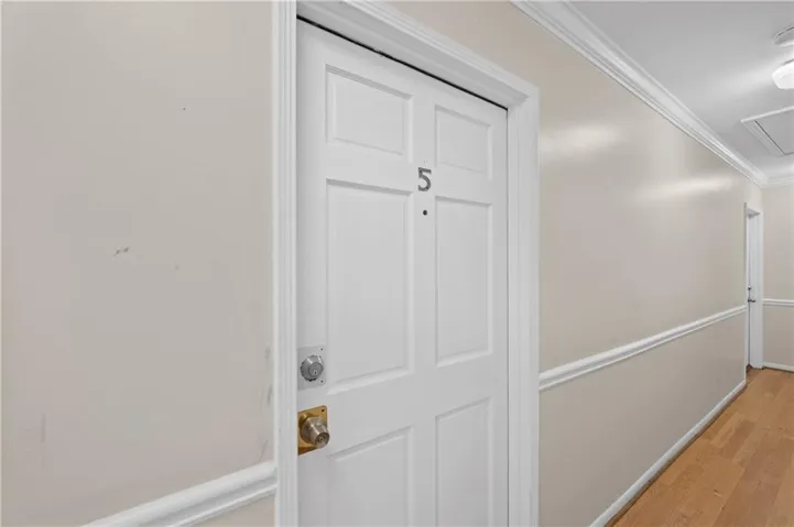 11 Peachtree Hills Avenue Ne Unit B5, Atlanta, Georgia 30305