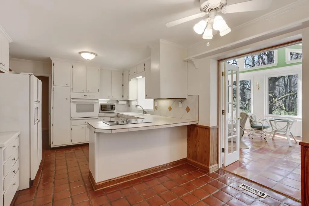 1185 Dunwoody Road, Sandy Springs, Georgia 30338, 5 Bedrooms Bedrooms, ,3 BathroomsBathrooms,Residential,Sold,1185 Dunwoody Road,5661304