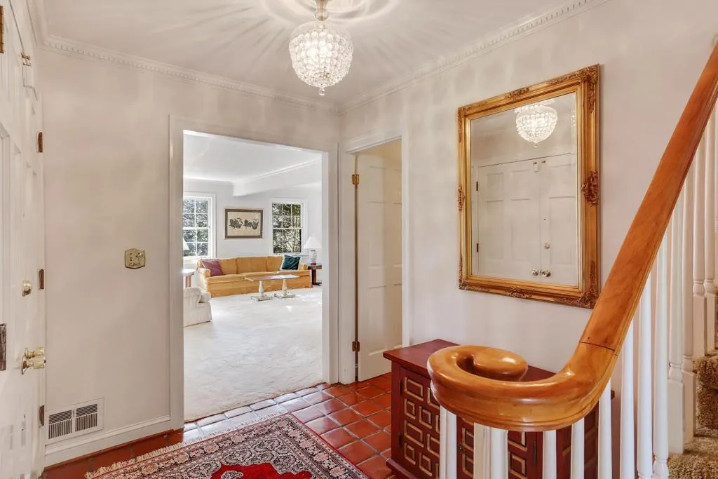 1185 Dunwoody Road, Sandy Springs, Georgia 30338, 5 Bedrooms Bedrooms, ,3 BathroomsBathrooms,Residential,Sold,1185 Dunwoody Road,5661304