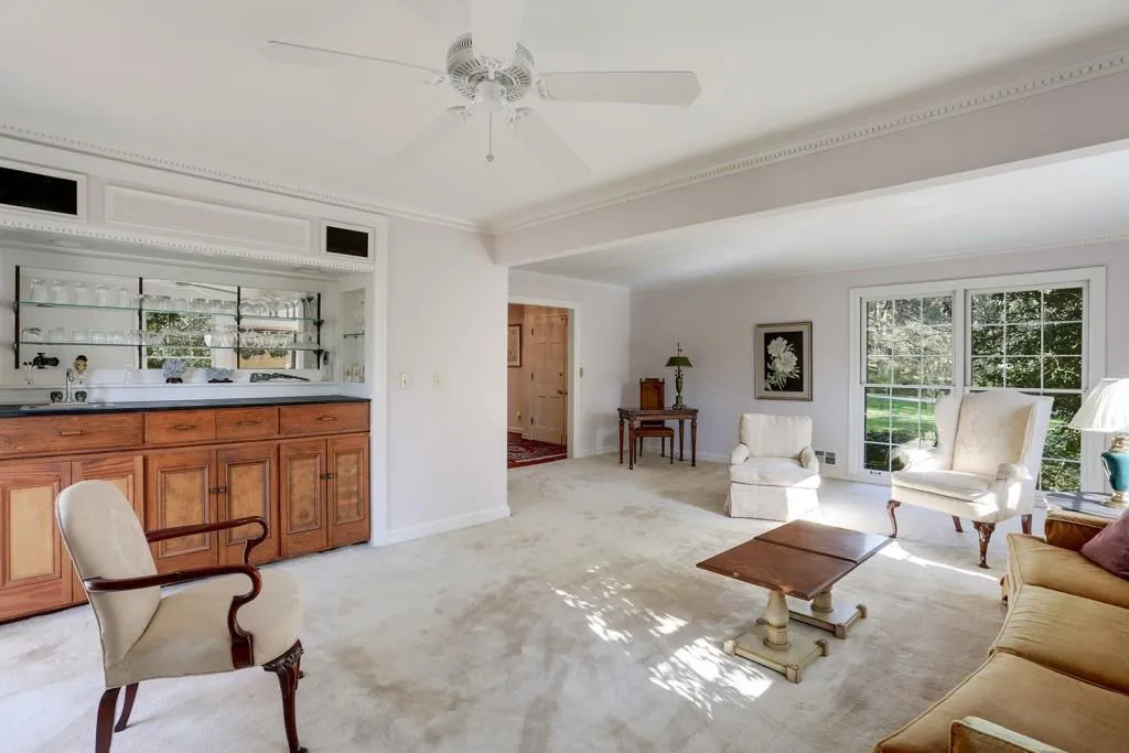 1185 Dunwoody Road, Sandy Springs, Georgia 30338, 5 Bedrooms Bedrooms, ,3 BathroomsBathrooms,Residential,Sold,1185 Dunwoody Road,5661304