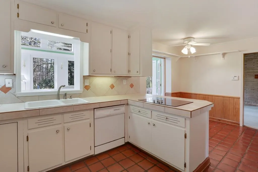 1185 Dunwoody Road, Sandy Springs, Georgia 30338, 5 Bedrooms Bedrooms, ,3 BathroomsBathrooms,Residential,Sold,1185 Dunwoody Road,5661304