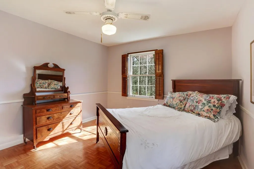 1185 Dunwoody Road, Sandy Springs, Georgia 30338, 5 Bedrooms Bedrooms, ,3 BathroomsBathrooms,Residential,Sold,1185 Dunwoody Road,5661304